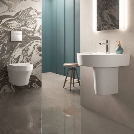 Hudson Reed Luna Round Wall Hung Toilet inc. Soft Close Seat - Image 3