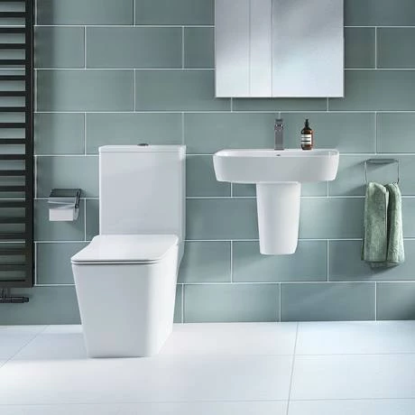 Ideal Standard Caffaro Close Coupled Toilet + Soft Close Seat - Image 4